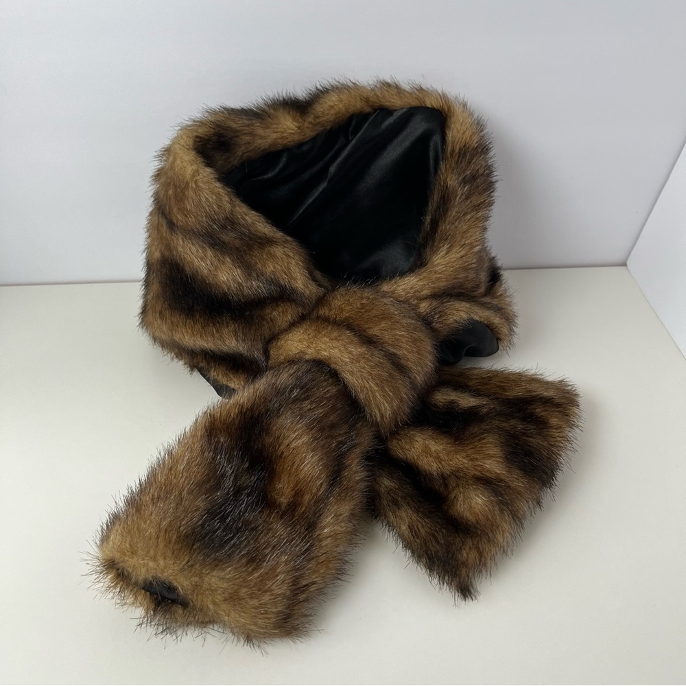 Fur Faux Scarf Elegant in Brown - Picture 3 of 10